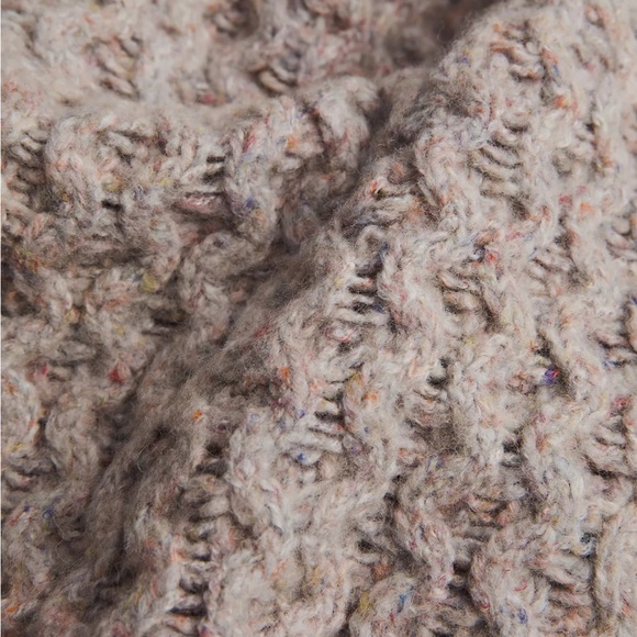 Lululemon Wool-Blend Cable-Knit Sweater in Heathered Gull Grey XL *worn once* - Picture 5 of 10